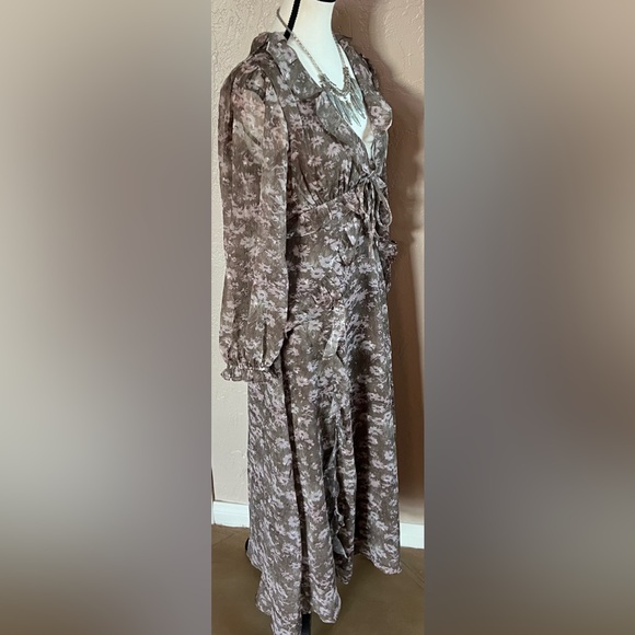 Storia Floral Ruffled Dress - Picture 7 of 9